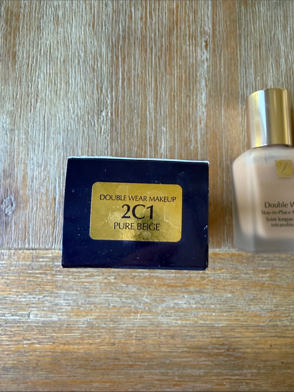Estée Lauder Double Wear Foundation - 2C1 - Picture 2 of 3